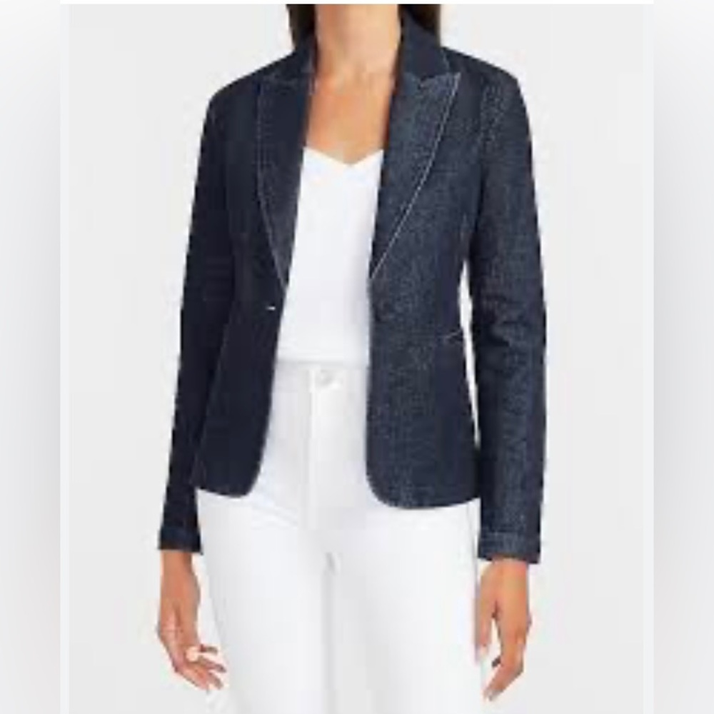 The iconic business blazer in an even more fashionable denim.